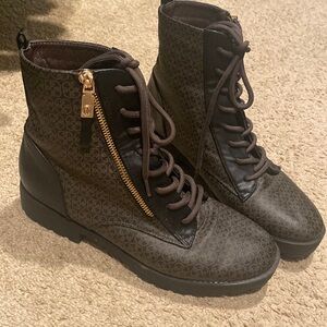 Like new Daisy Fuentes boots